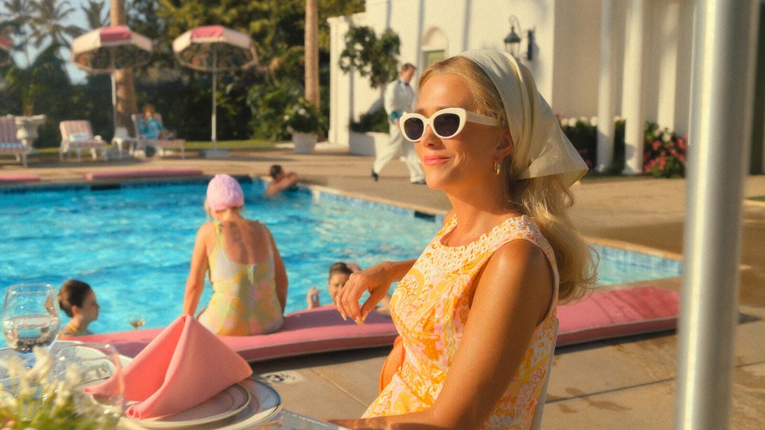 Palm Royale Review: Kristen Wiig's Soapy Comedy Is a Pleasant Getaway